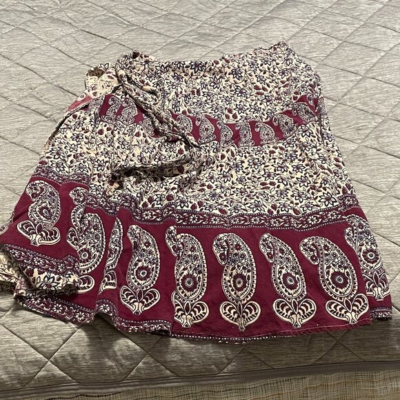 wrap-around medium length paisley skirt - Picture 1 of 3